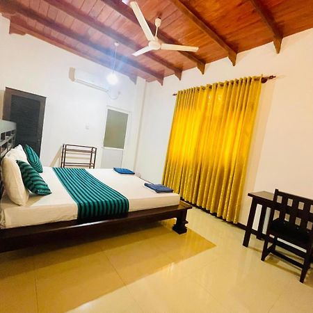 White Horse Hotell Hikkaduwa Eksteriør bilde