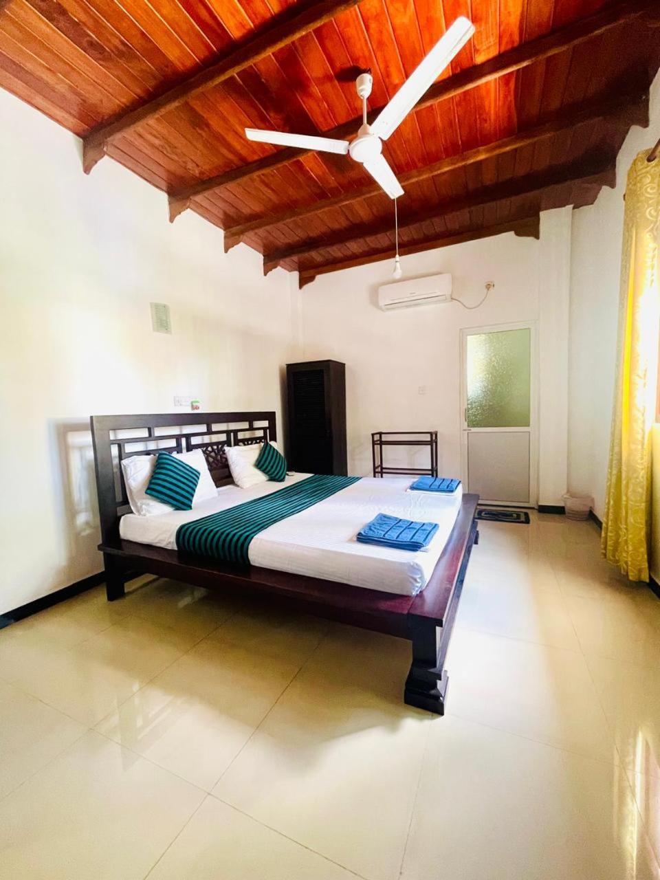White Horse Hotell Hikkaduwa Eksteriør bilde