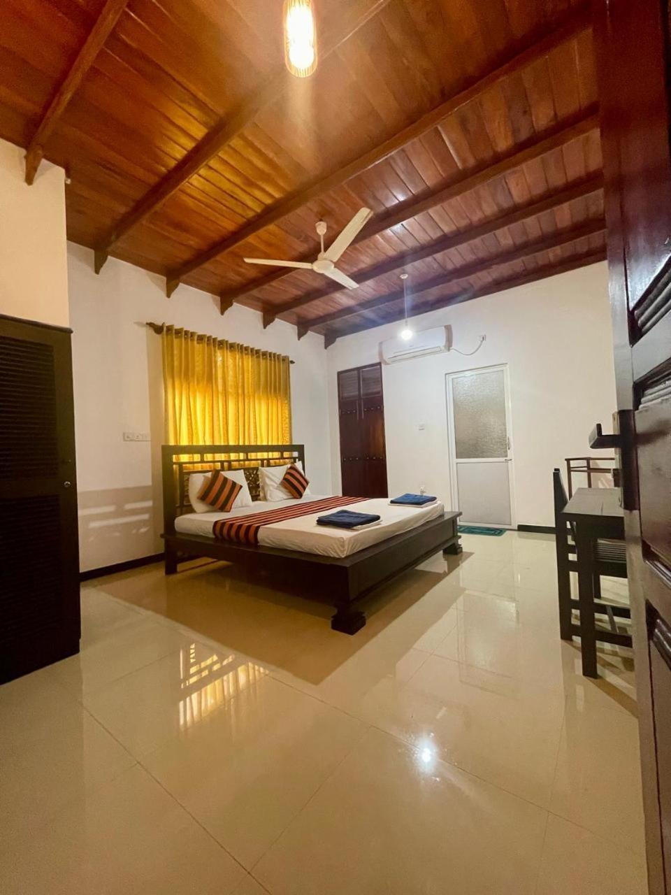 White Horse Hotell Hikkaduwa Eksteriør bilde