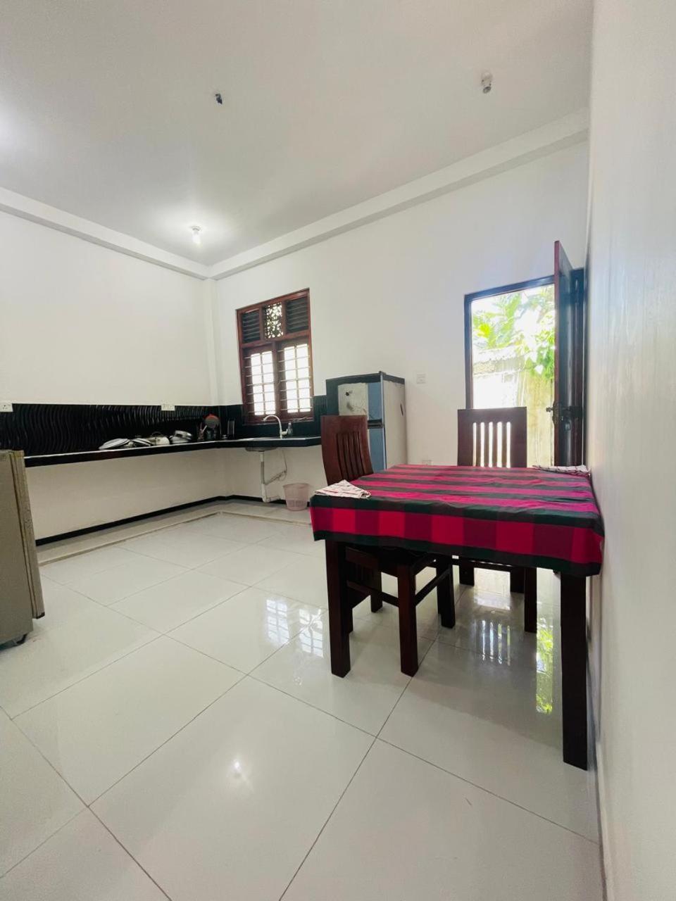 White Horse Hotell Hikkaduwa Eksteriør bilde