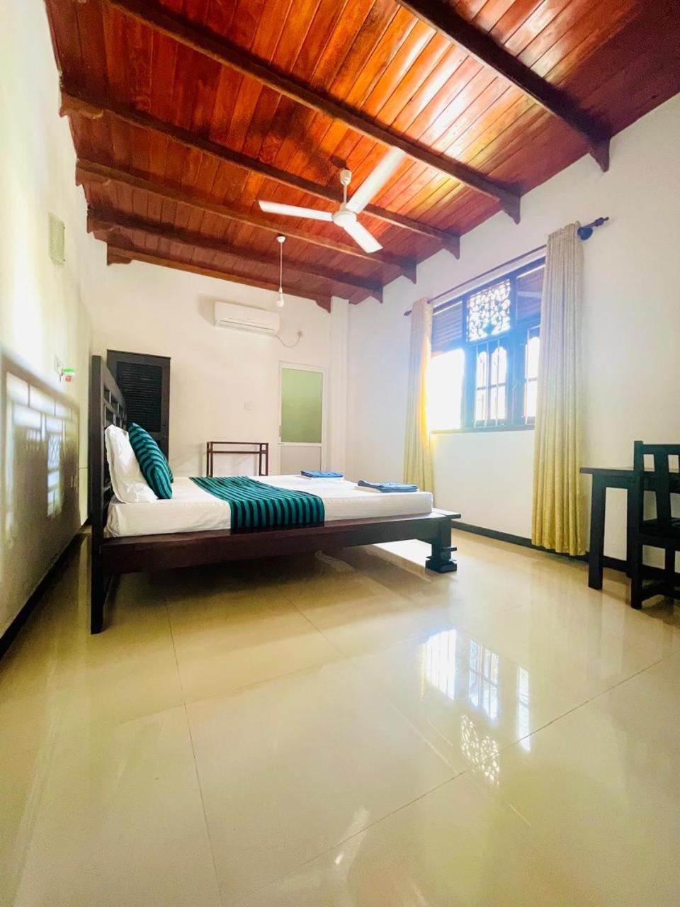 White Horse Hotell Hikkaduwa Eksteriør bilde
