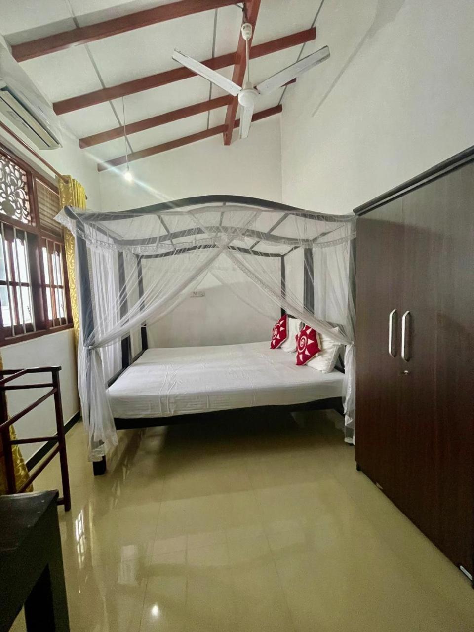 White Horse Hotell Hikkaduwa Eksteriør bilde