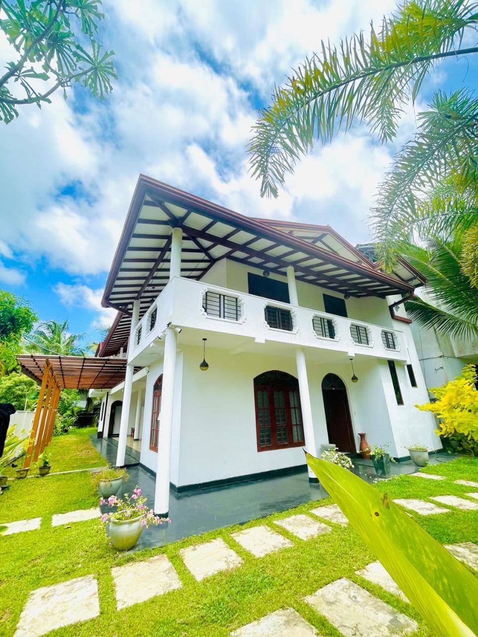 White Horse Hotell Hikkaduwa Eksteriør bilde