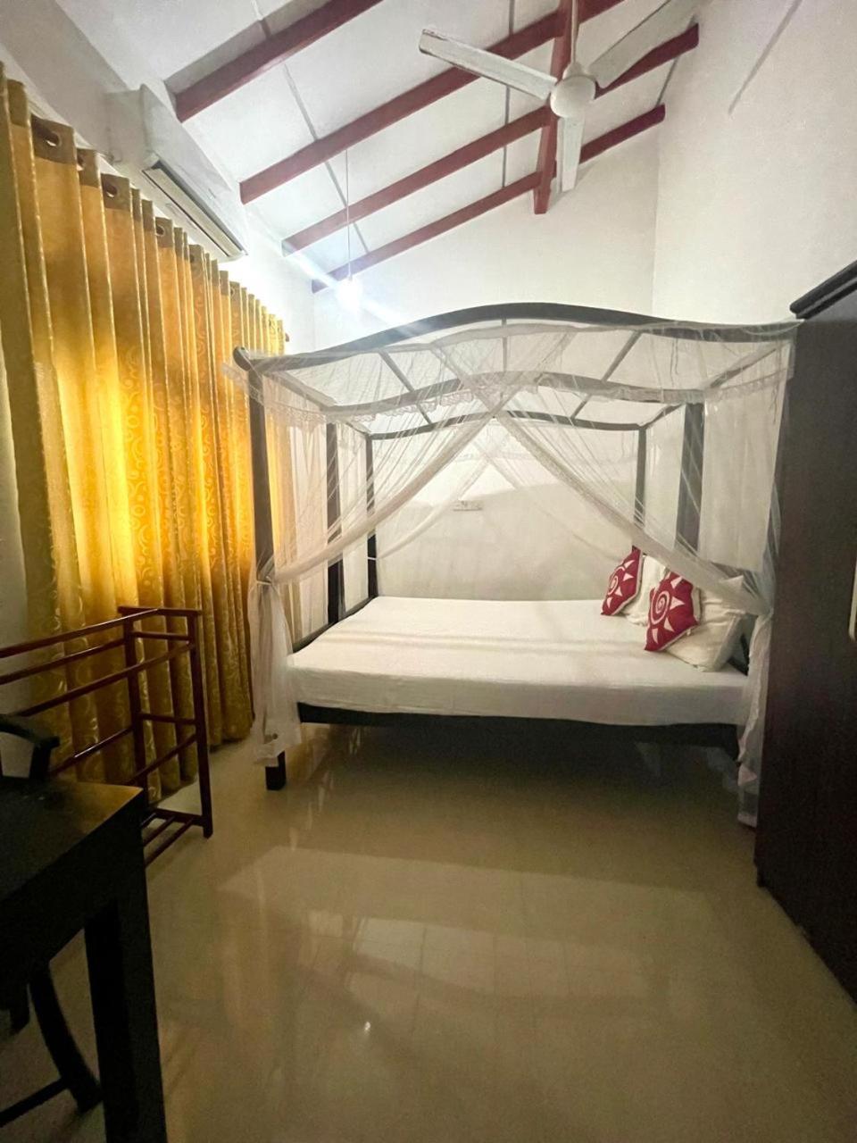 White Horse Hotell Hikkaduwa Eksteriør bilde