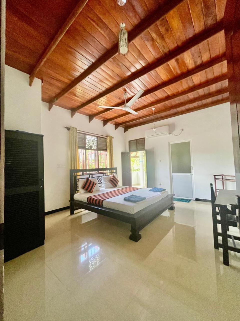 White Horse Hotell Hikkaduwa Eksteriør bilde