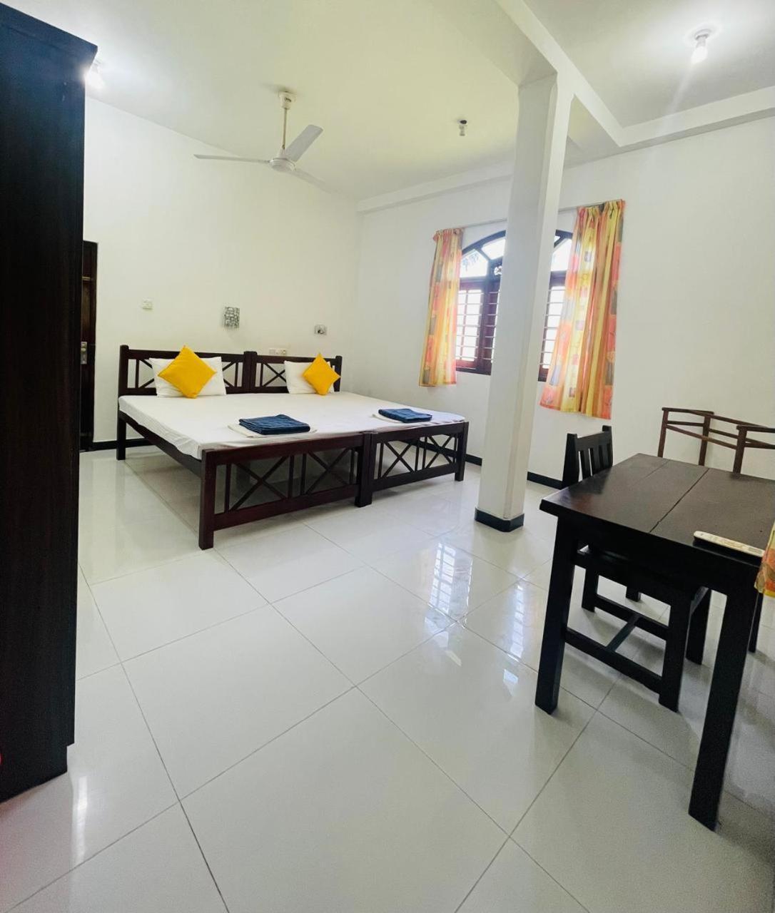 White Horse Hotell Hikkaduwa Eksteriør bilde