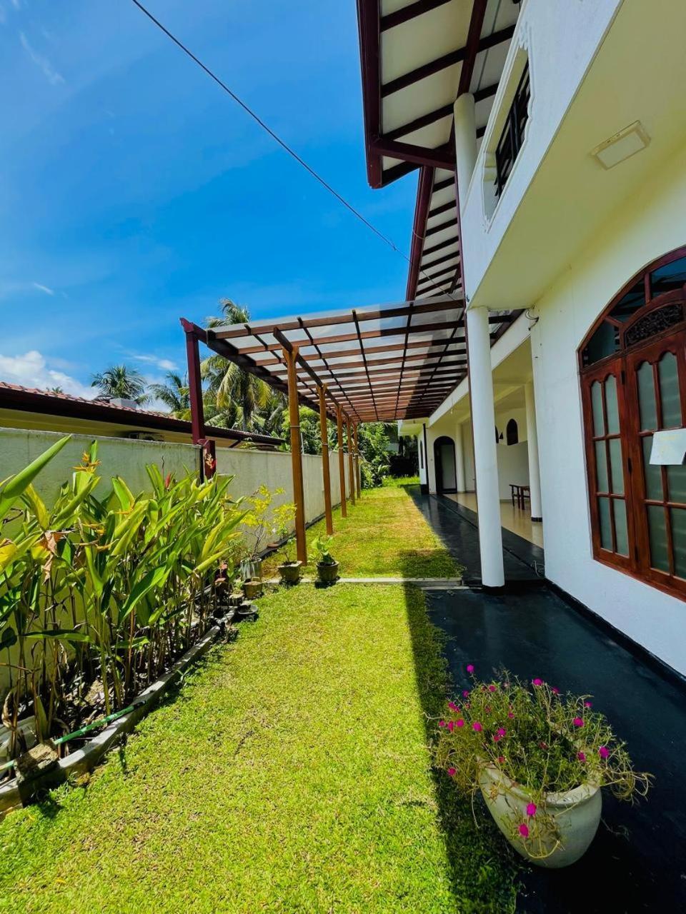 White Horse Hotell Hikkaduwa Eksteriør bilde