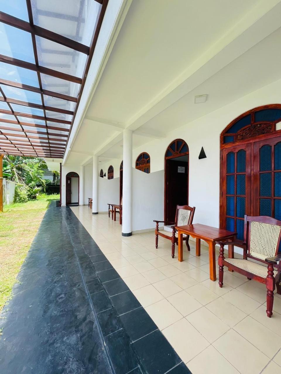 White Horse Hotell Hikkaduwa Eksteriør bilde