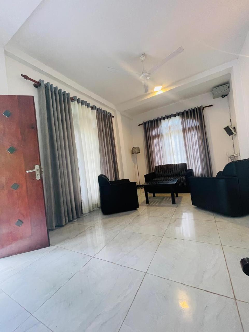 White Horse Hotell Hikkaduwa Eksteriør bilde
