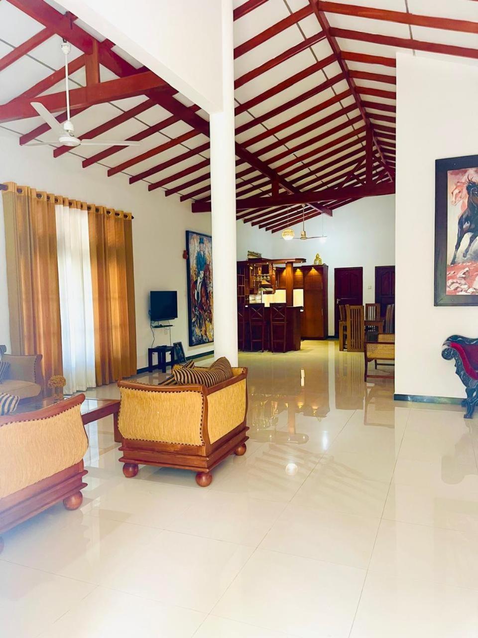 White Horse Hotell Hikkaduwa Eksteriør bilde