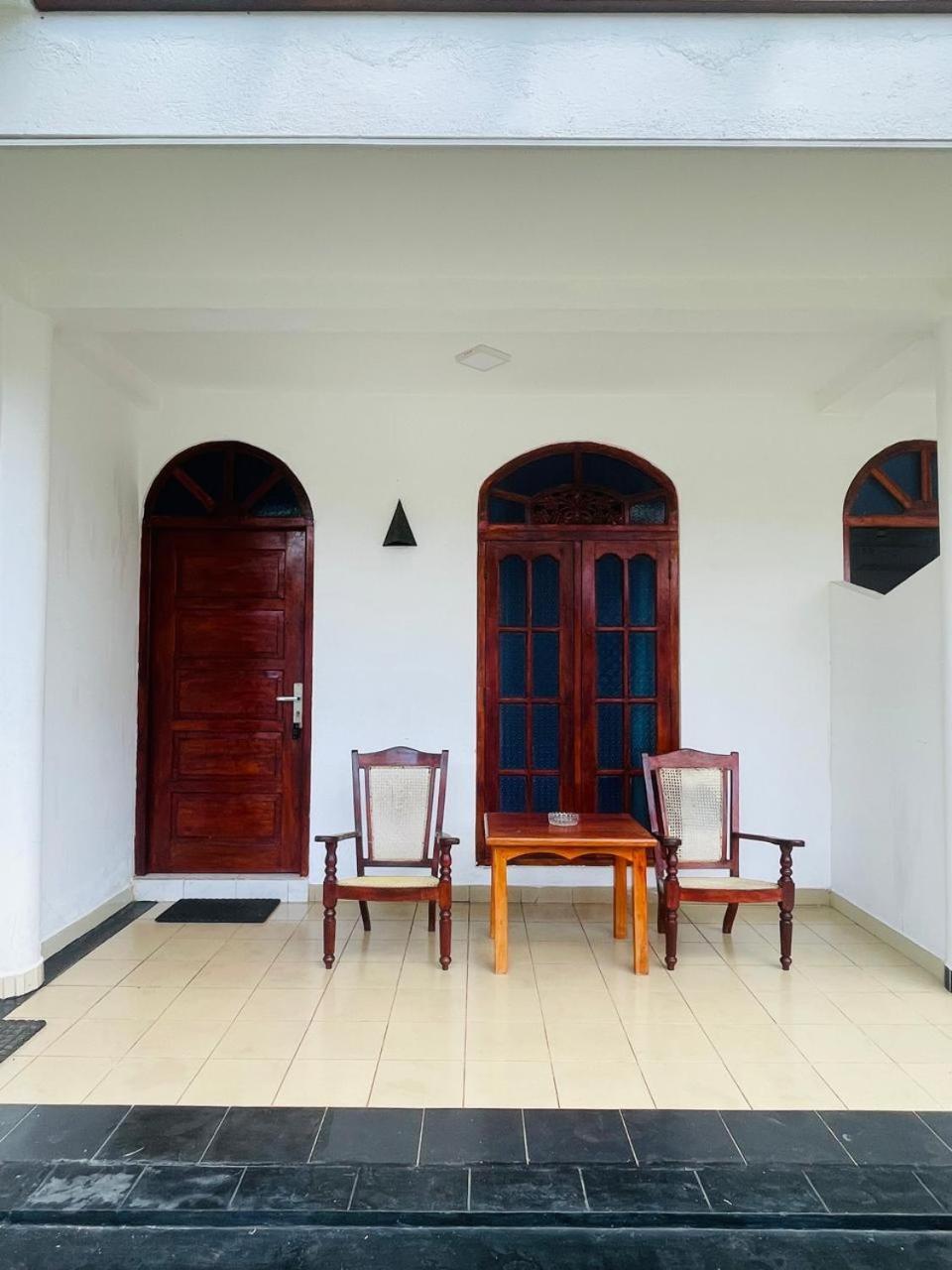 White Horse Hotell Hikkaduwa Eksteriør bilde