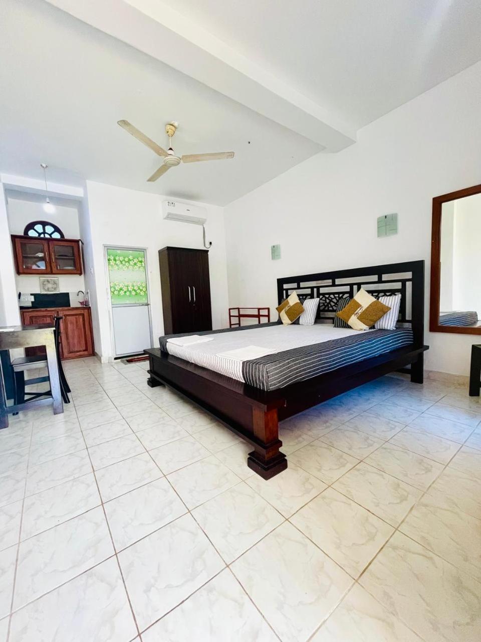White Horse Hotell Hikkaduwa Eksteriør bilde