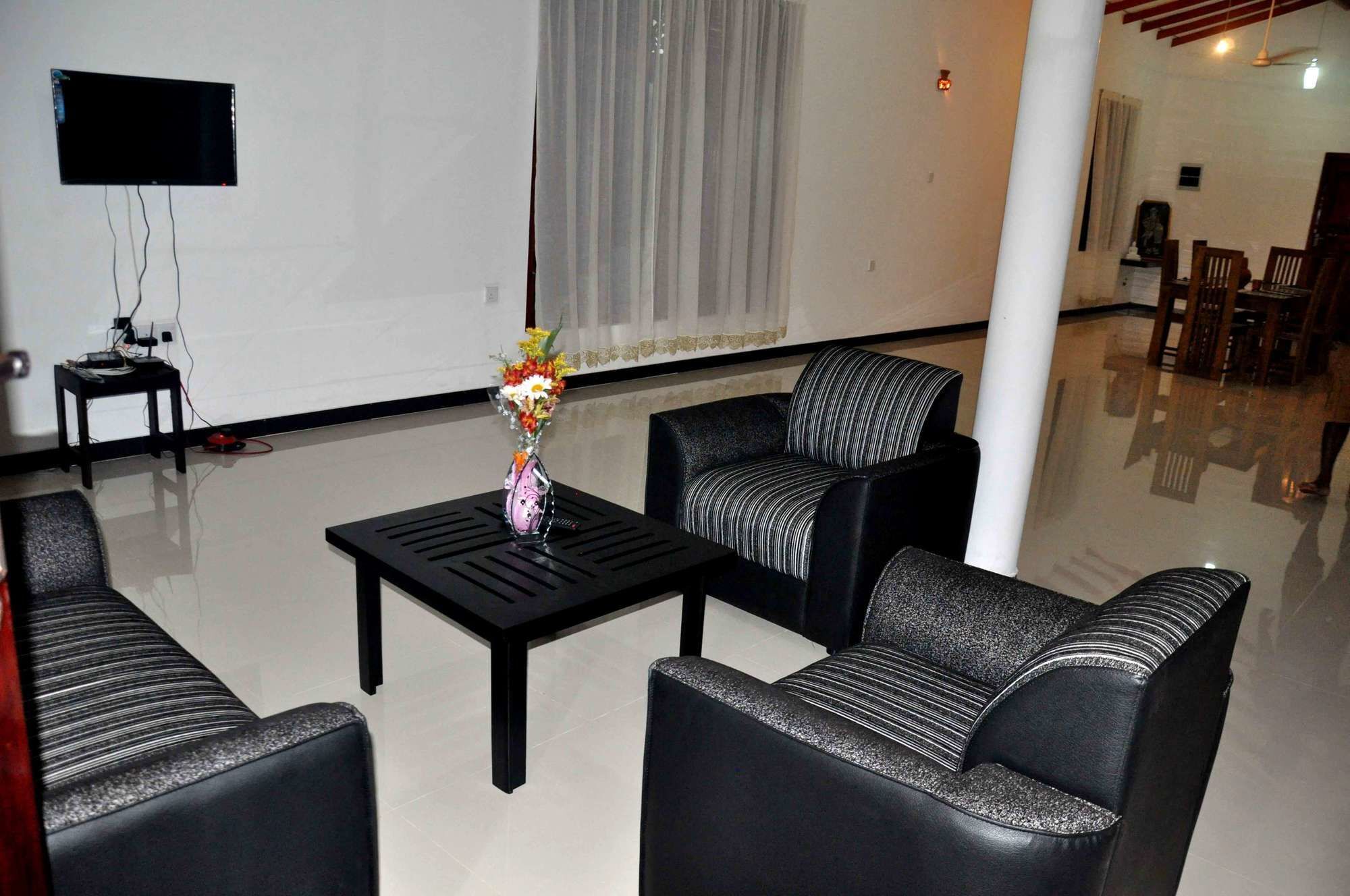 White Horse Hotell Hikkaduwa Eksteriør bilde