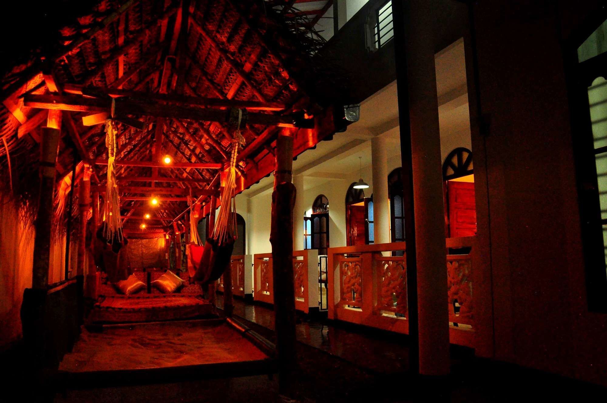 White Horse Hotell Hikkaduwa Eksteriør bilde