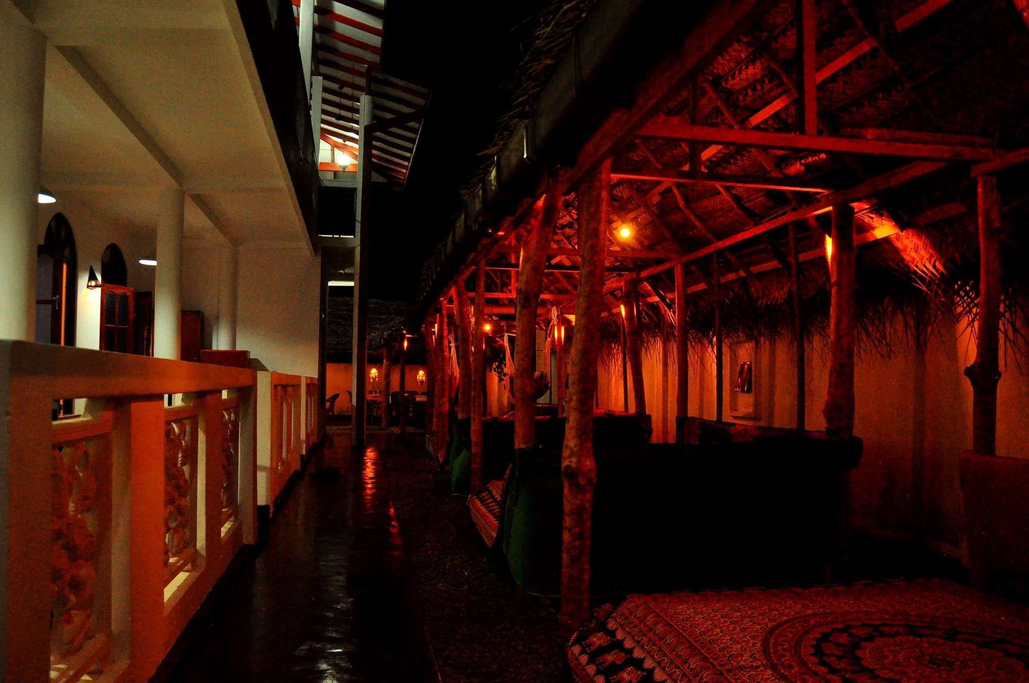 White Horse Hotell Hikkaduwa Eksteriør bilde